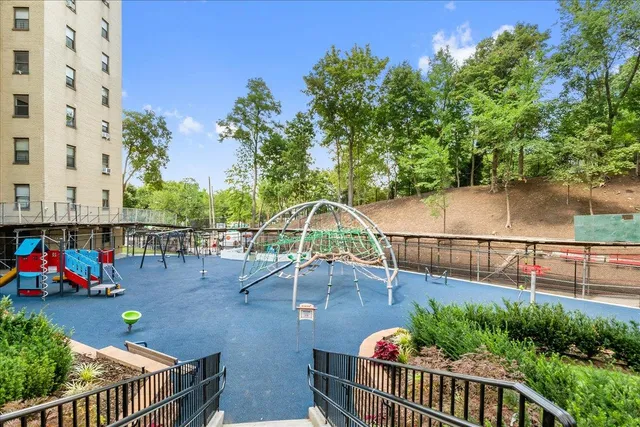 $239,000 | 3 Fordham Hill Ovl, Unit 10B | University Heights