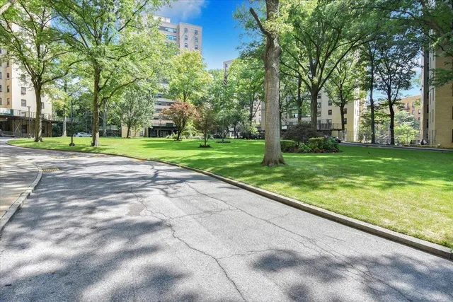 $239,000 | 3 Fordham Hill Ovl, Unit 10B | University Heights