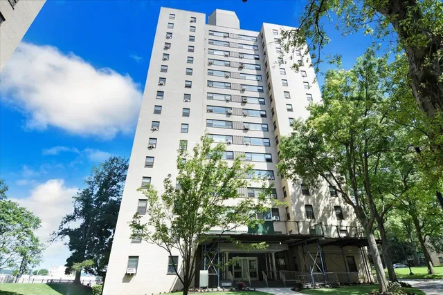 $239,000 | 3 Fordham Hill Ovl, Unit 10B | University Heights