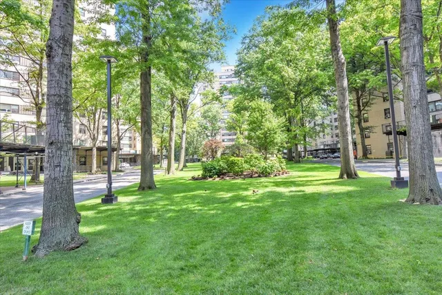 $239,000 | 3 Fordham Hill Ovl, Unit 10B | University Heights