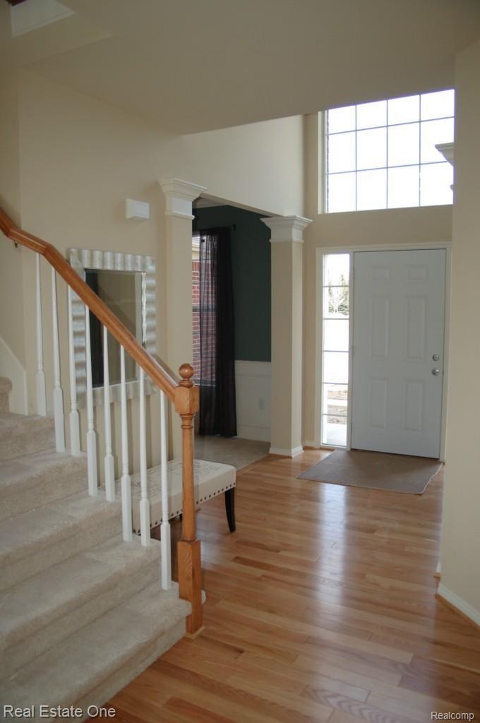3370 Hazelton Avenue Rochester, MI 48307 - Photo 2 of 12 FOYER ENTRY.jpg