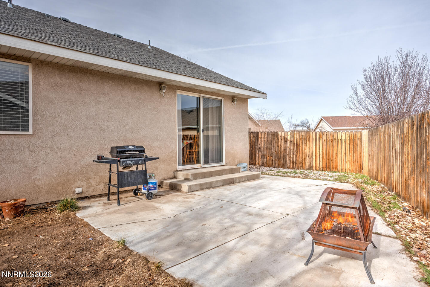 374 Calaway Court Fallon, NV 89406 - Photo 14 of 18 a backyard of a house with table and chairs