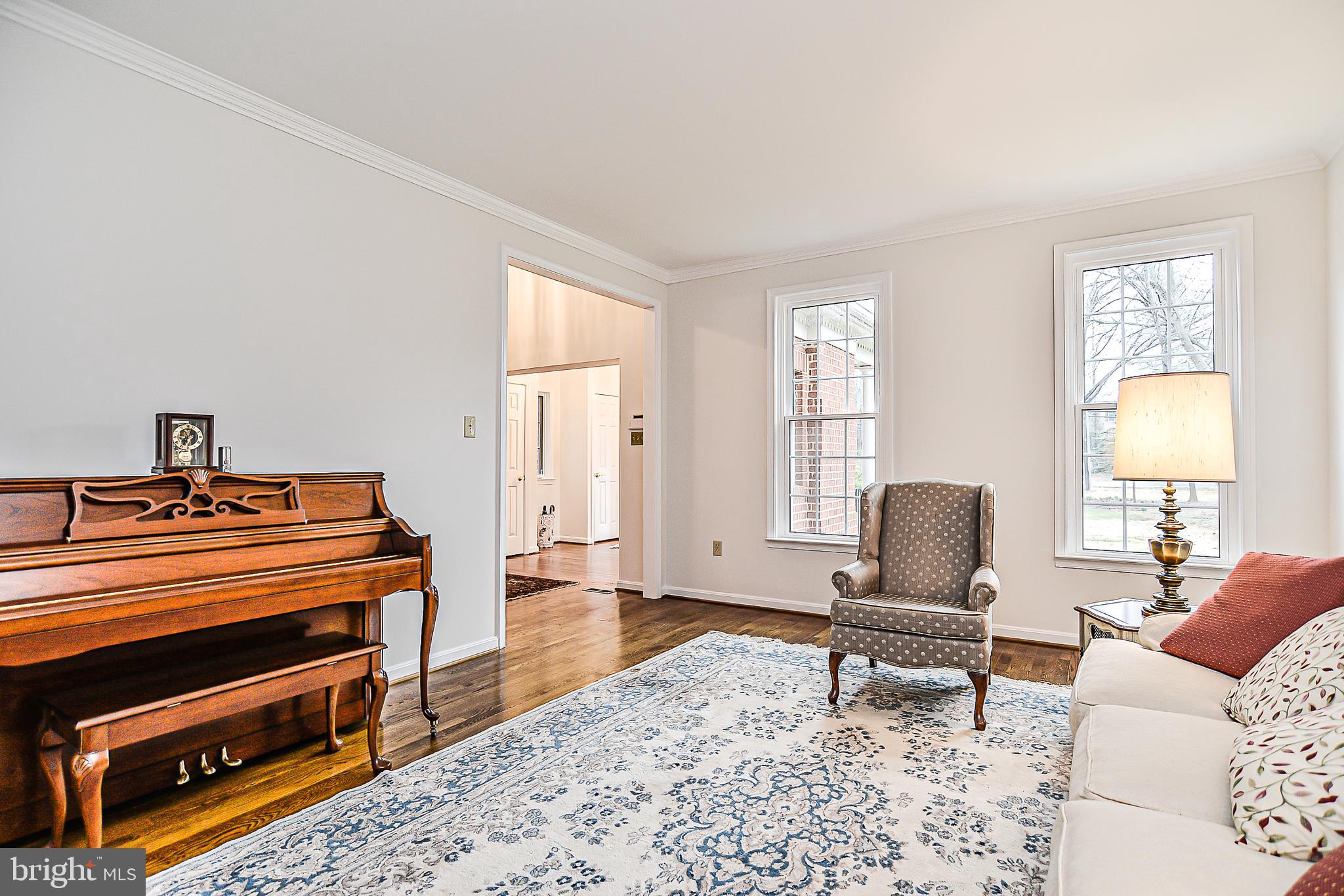 1819 Beulah Road Vienna, VA 22182 - Photo 7 of 43 Living room