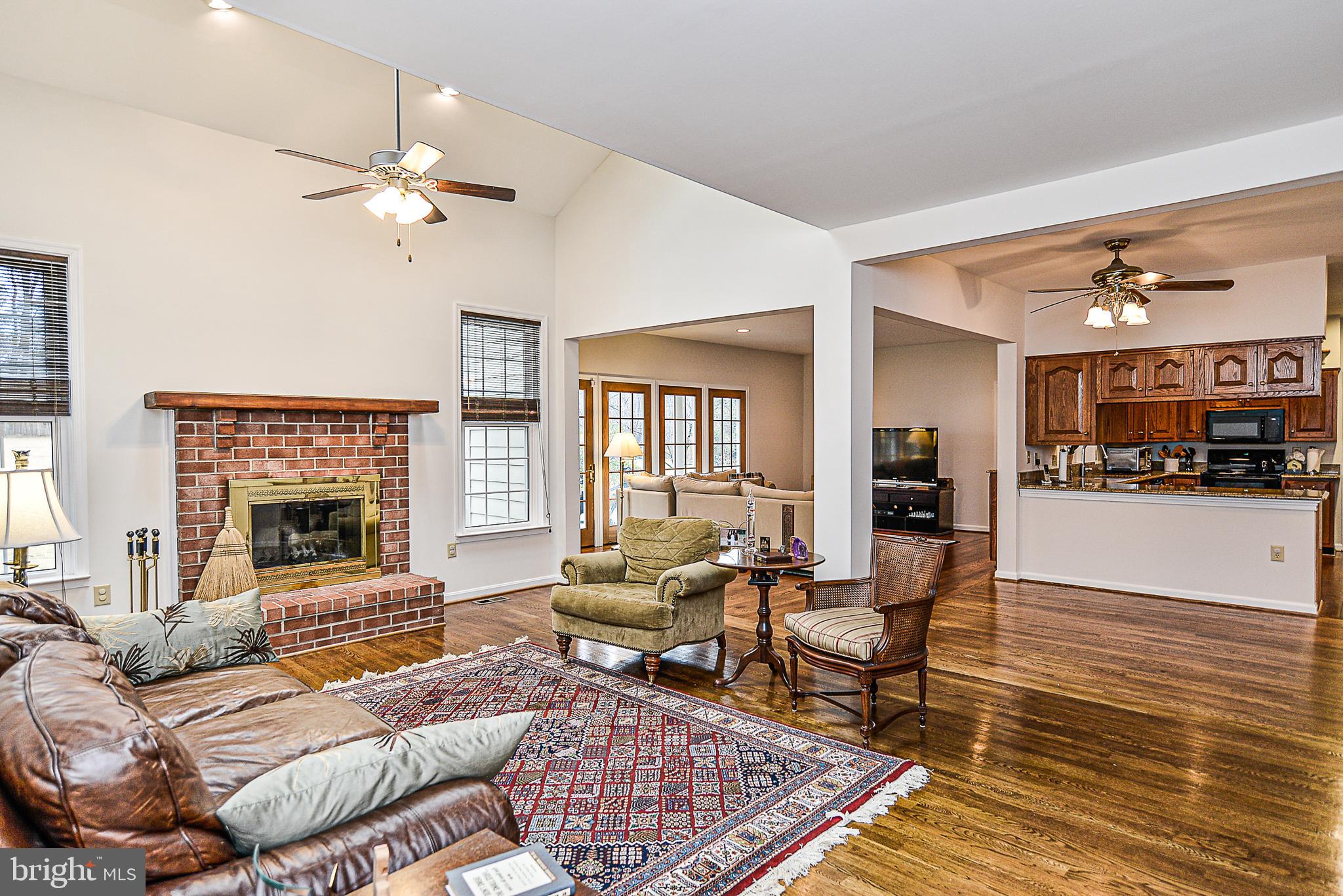 1819 Beulah Road Vienna, VA 22182 - Photo 10 of 43 Family / Sitting room