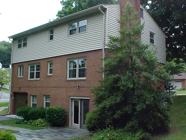 2618 Sharmar Road Roanoke, VA 24018 - Photo 2 of 32 Rear
