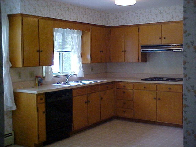 2618 Sharmar Road Roanoke, VA 24018 - Photo 14 of 32 Kitchen