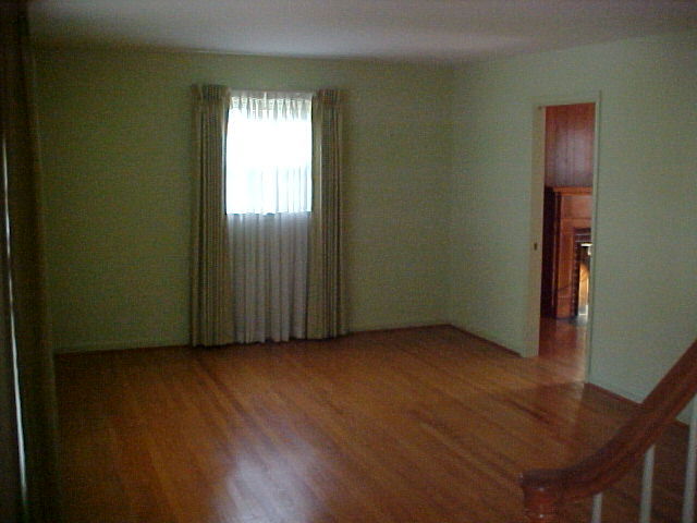 2618 Sharmar Road Roanoke, VA 24018 - Photo 15 of 32 Living Room