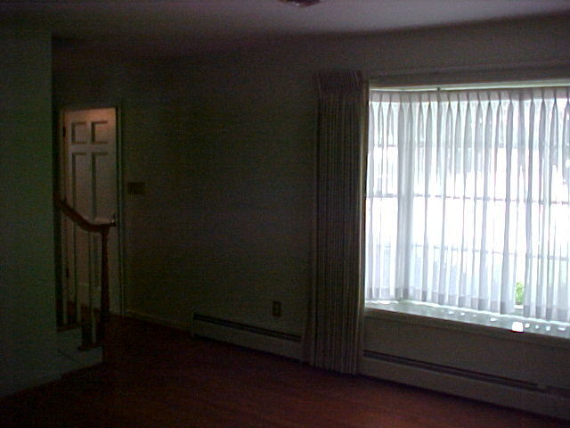 2618 Sharmar Road Roanoke, VA 24018 - Photo 17 of 32 Living Room