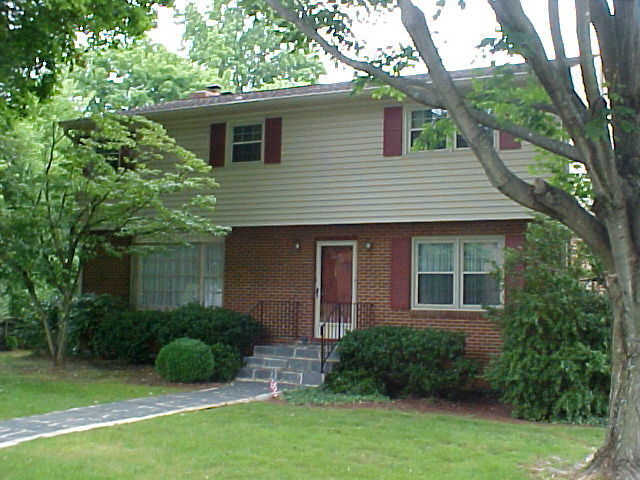 2618 Sharmar Road Roanoke, VA 24018 - Photo 7 of 32 Sharmar Front