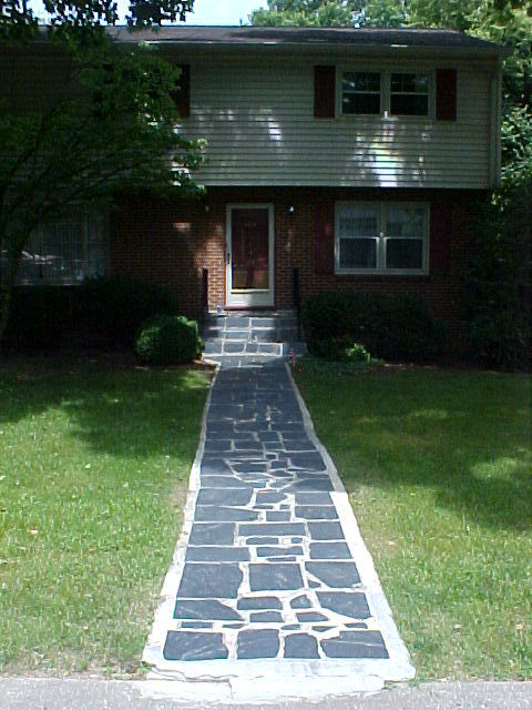 2618 Sharmar Road Roanoke, VA 24018 - Photo 8 of 32 Front