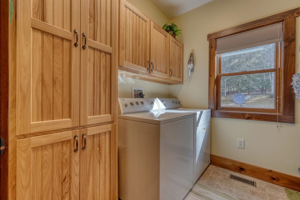 658 Ray Lewis Road Young Harris, GA 30582 - Photo 40 of 91 Laundry Room