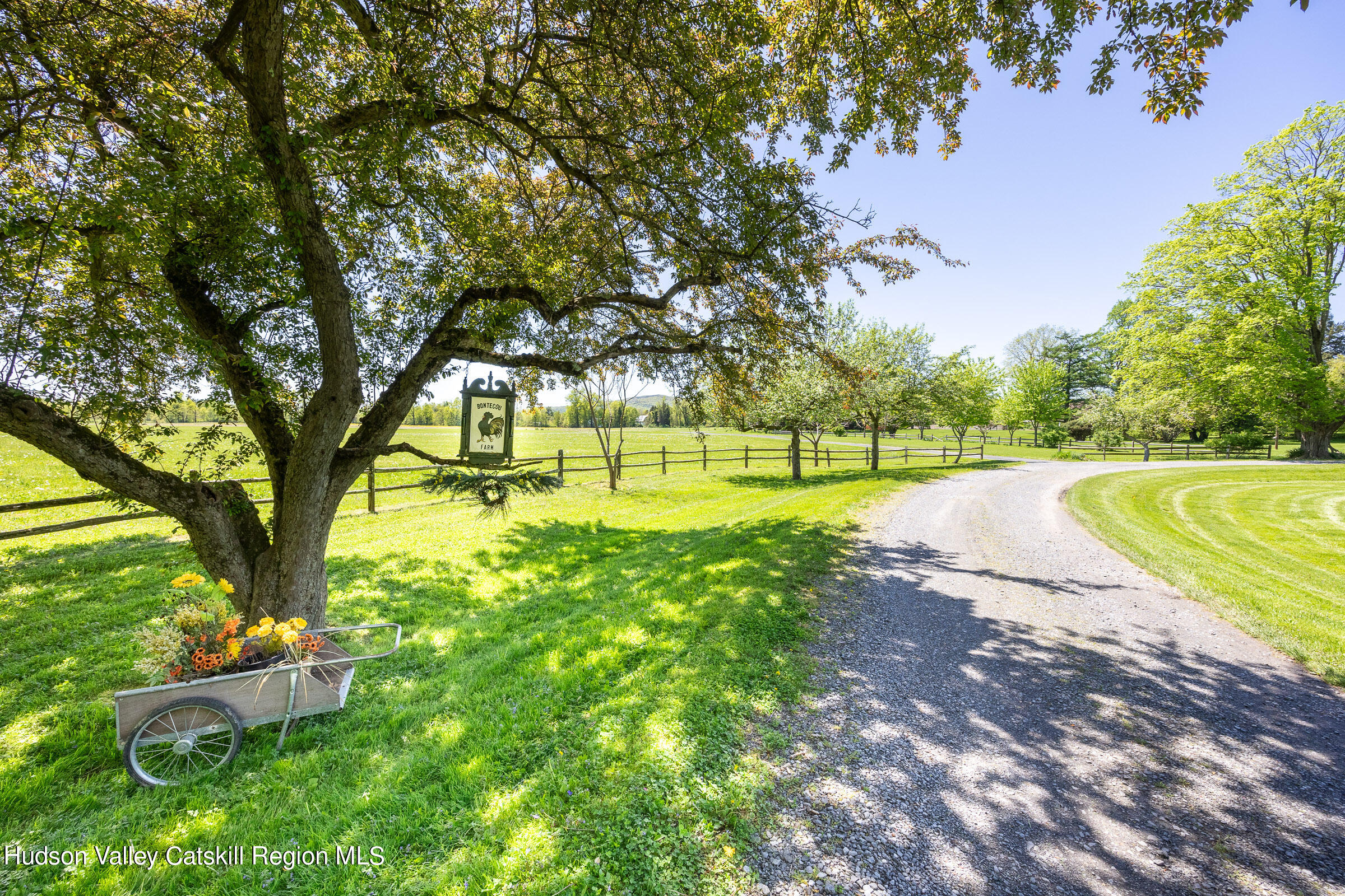 611-621 Highway 32 New Paltz, NY 12561 - Photo 5 of 42 Entrance