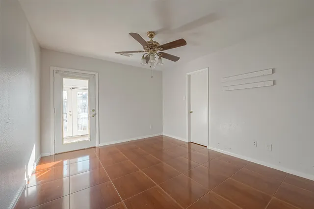 a view of a livingroom with a ceiling fan and window