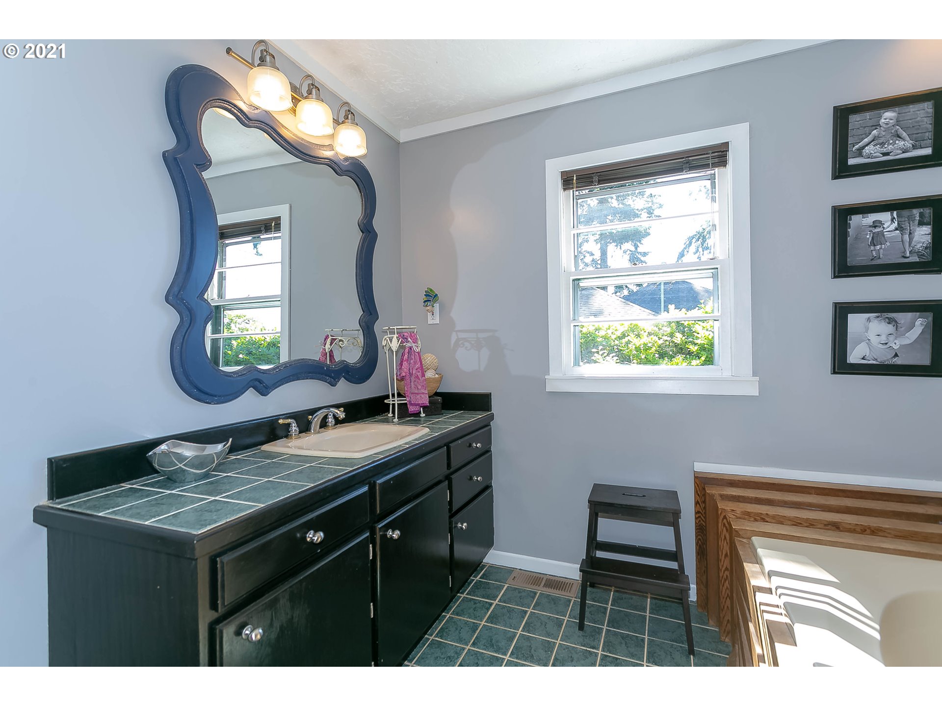 4418 Southwest Flower Street Portland, OR 97221 - Photo 10 of 26 Gallery Image 10