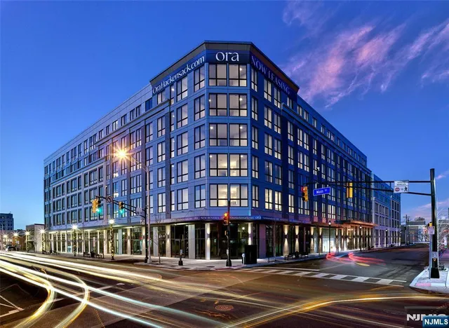 $3,595 | 321 Main Street, Unit 320, Hackensack, NJ 07601