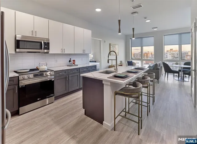 $3,595 | 321 Main Street, Unit 320, Hackensack, NJ 07601