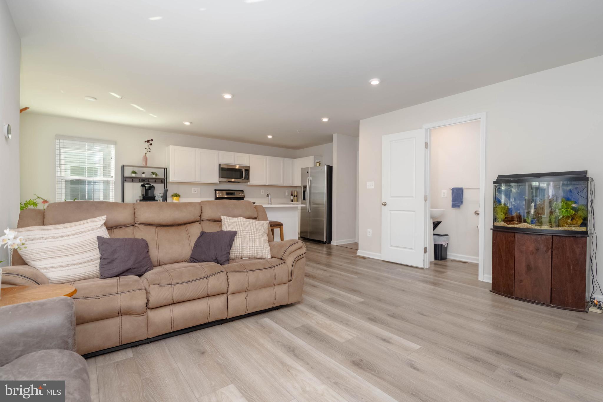 25 Teatree Lane Elkton, MD 21921 - Photo 5 of 38 a living room with furniture and kitchen view