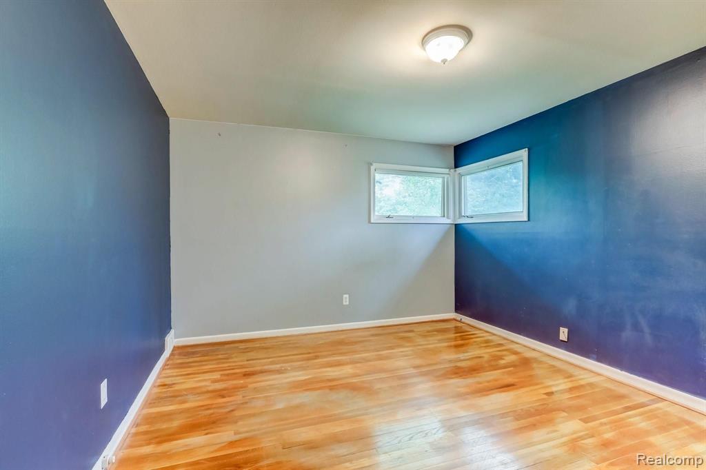 29531 Fall River Road Southfield, MI 48076 - Photo 16 of 25