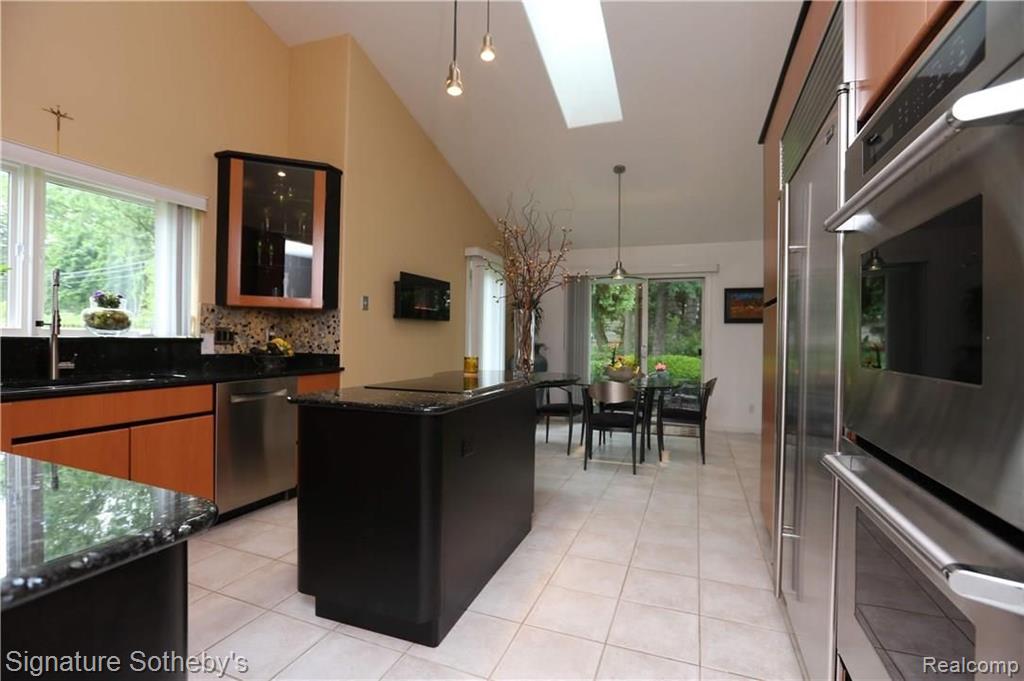 731 Stanford Circle Rochester Hills, MI 48309 - Photo 13 of 52