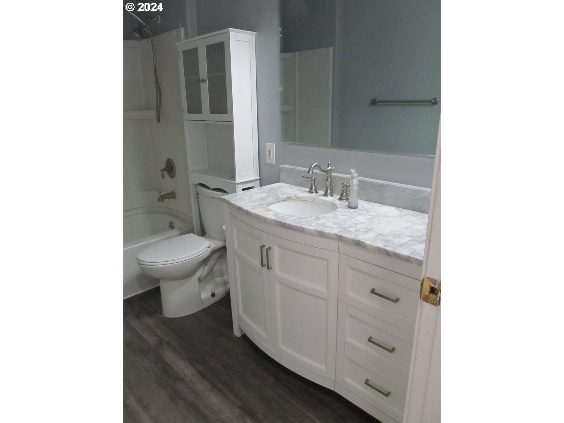 1890 East Hooker Road Hermiston, OR 97838 - Photo 15 of 32 a bathroom with a granite countertop toilet sink and mirror