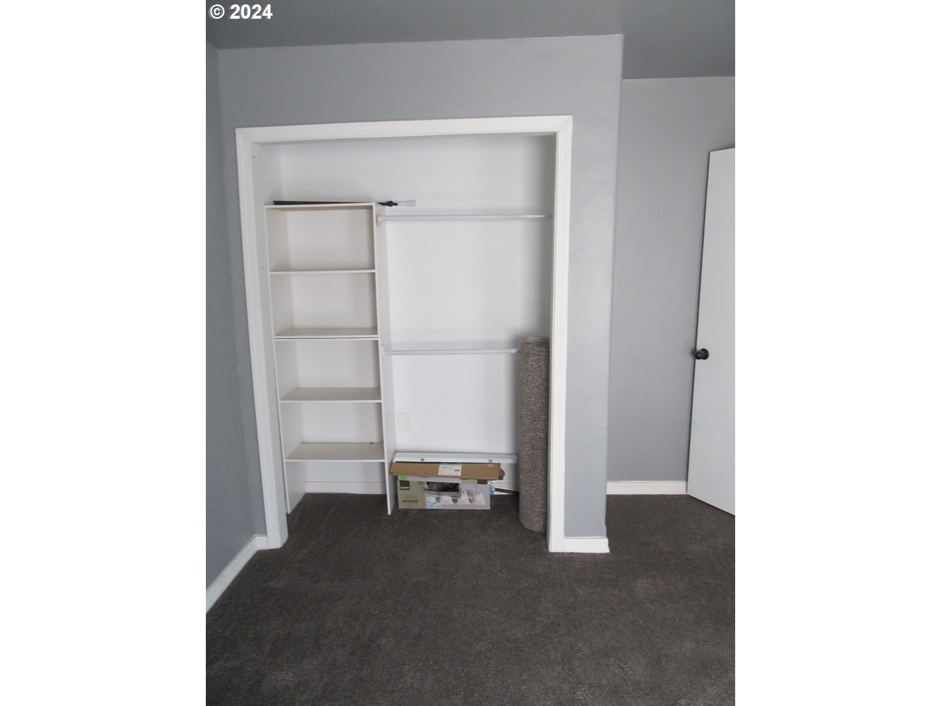 1890 East Hooker Road Hermiston, OR 97838 - Photo 17 of 32 a view of room with cabinet and a white wall