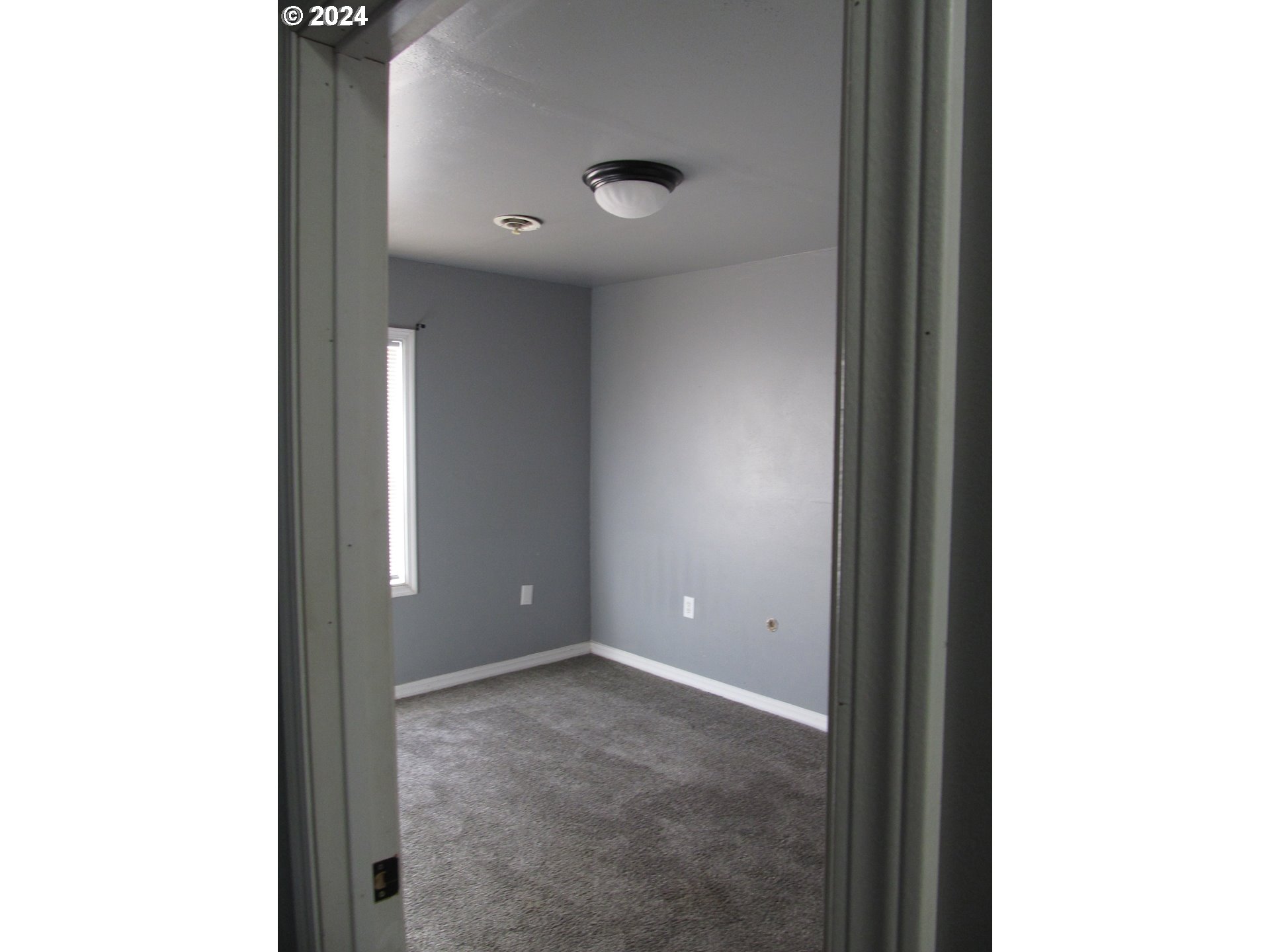 1890 East Hooker Road Hermiston, OR 97838 - Photo 19 of 32 a view of an empty room