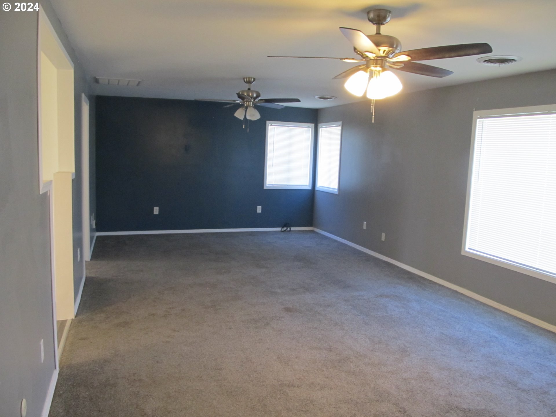 1890 East Hooker Road Hermiston, OR 97838 - Photo 21 of 32 wooden floor in an empty room with a window