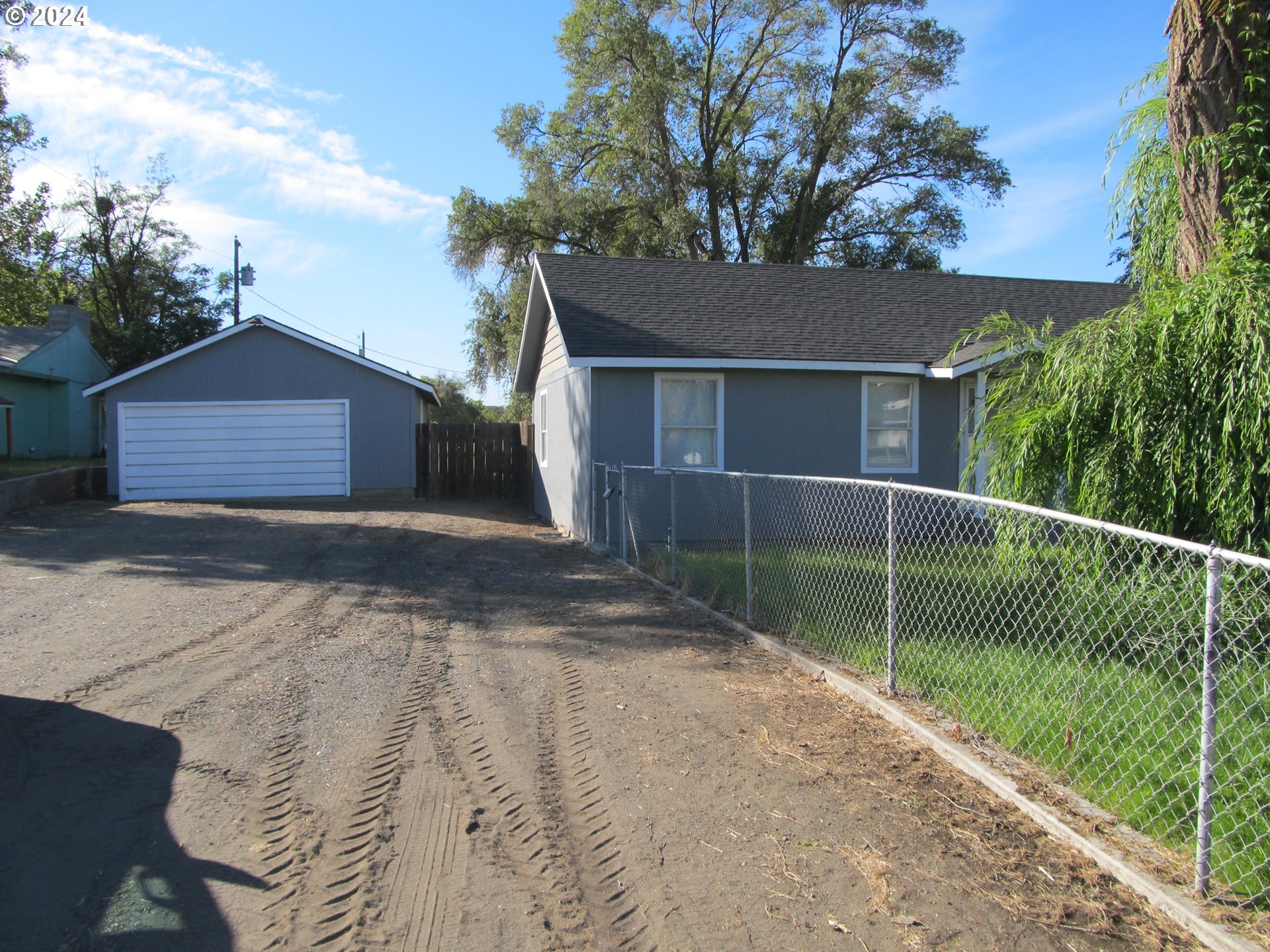 1890 East Hooker Road Hermiston, OR 97838 - Photo 3 of 32 a view of house with a yard