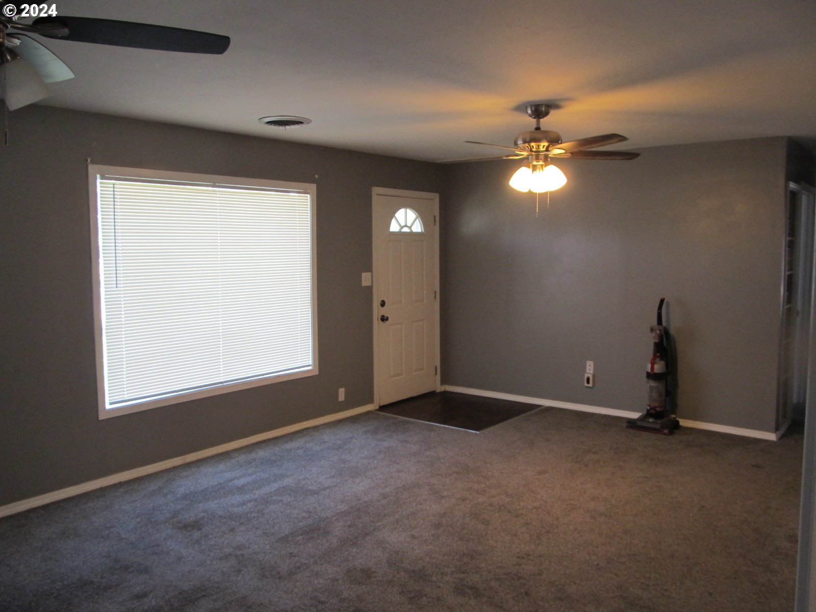 1890 East Hooker Road Hermiston, OR 97838 - Photo 8 of 32 a view of an empty room with a window