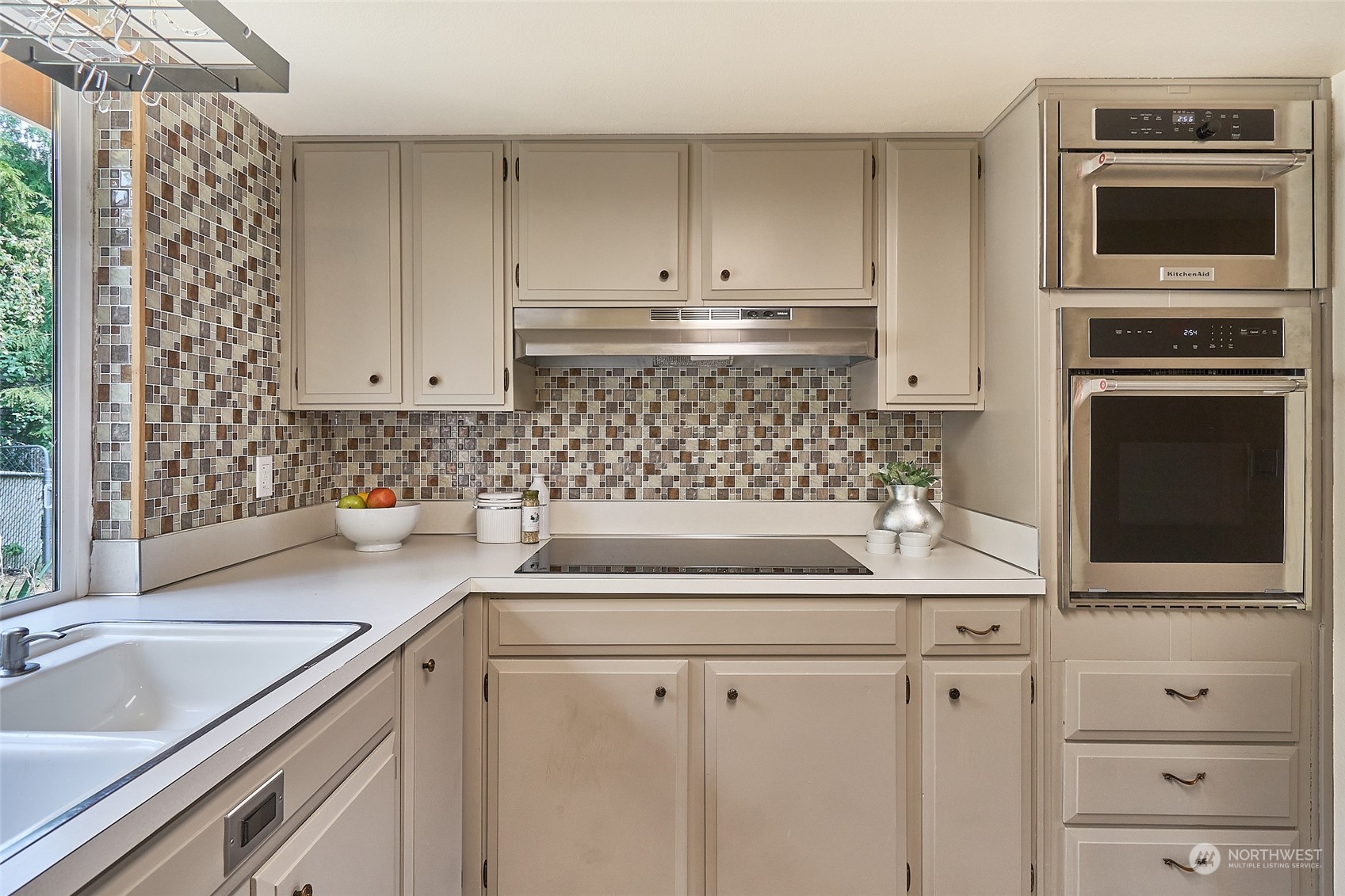 3920 Northeast 11th Place Renton, WA 98056 - Photo 12 of 30