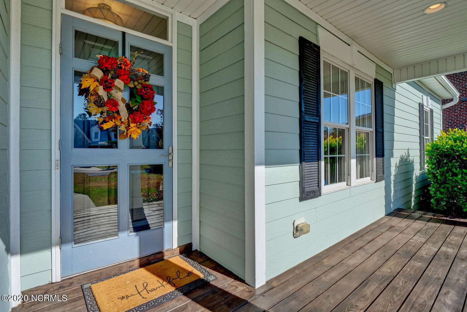 1515 Sapphire Ridge Rd-large-003-003-P52