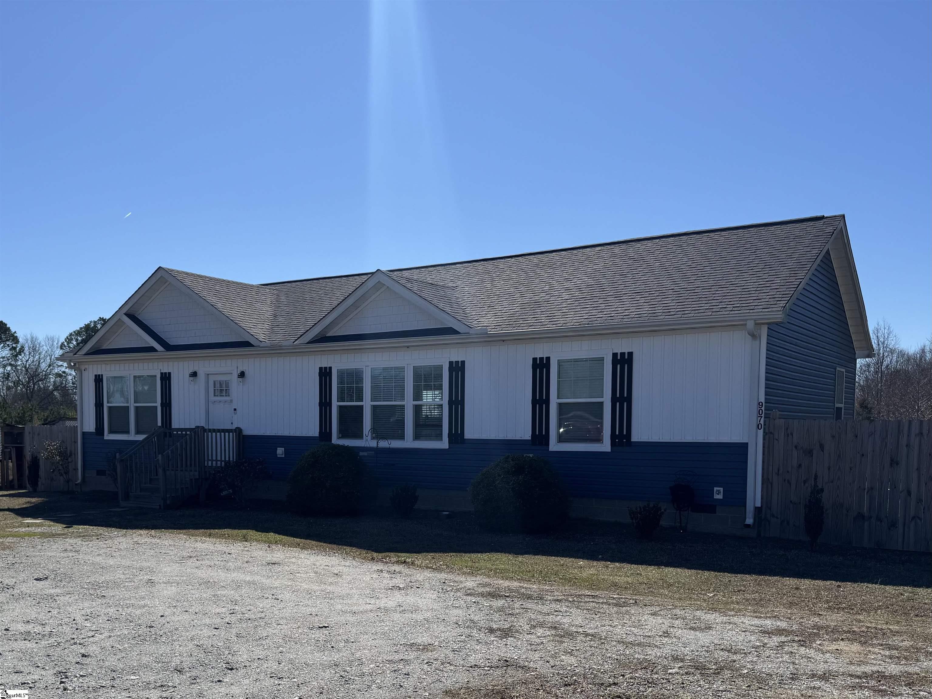 9070 Greenpond Road Gray Court, SC 29645 - Photo 2 of 21