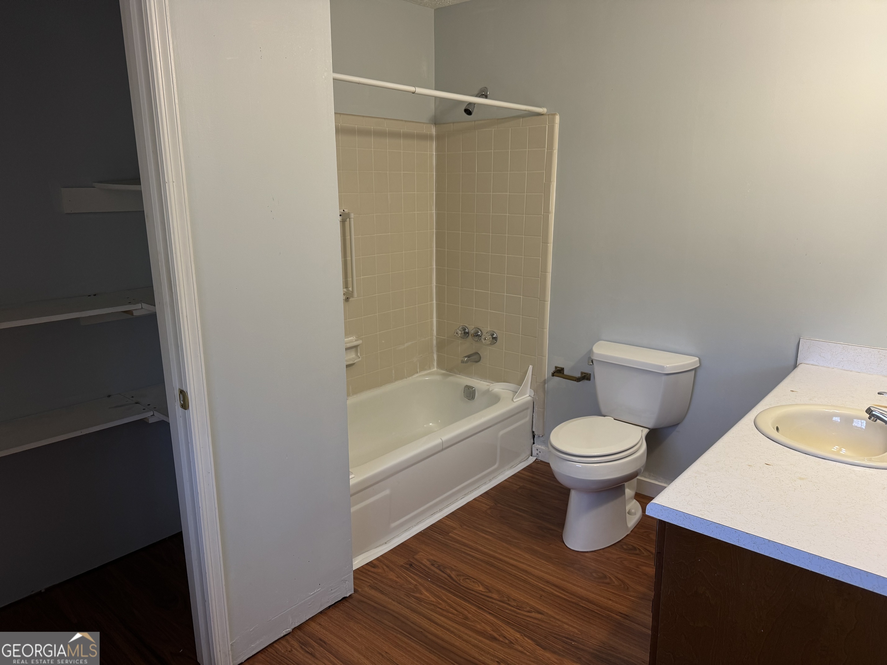4055 Golfview Drive Villa Rica, GA 30180 - Photo 14 of 28 a bathroom with a toilet and a bath tub