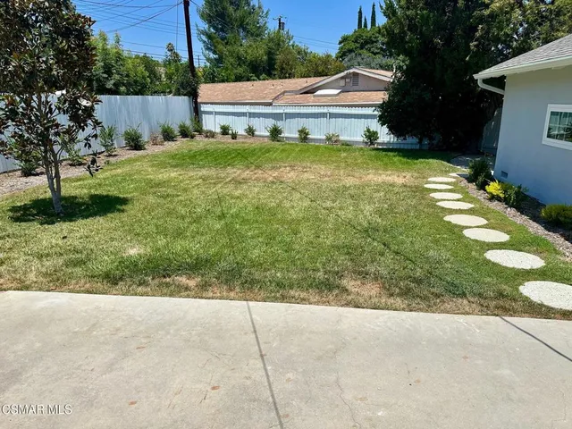 $4,995 | 23939 West Oxnard Street, Woodland Hills, CA 91367