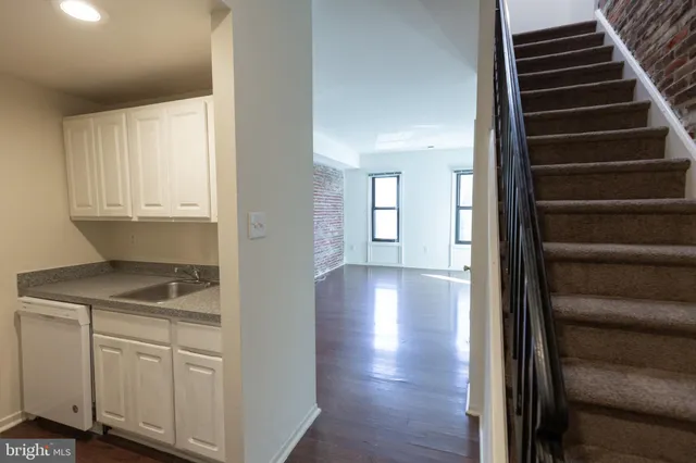 $1,825 | 2031-7 South Street, Unit 200, Philadelphia, PA 19147