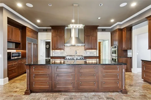 $3,100,000 | 54 Beresford Drive, Metairie, LA 70001