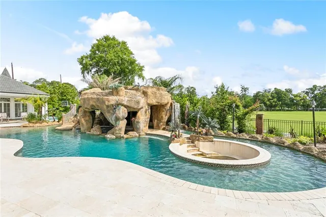 $3,100,000 | 54 Beresford Drive, Metairie, LA 70001