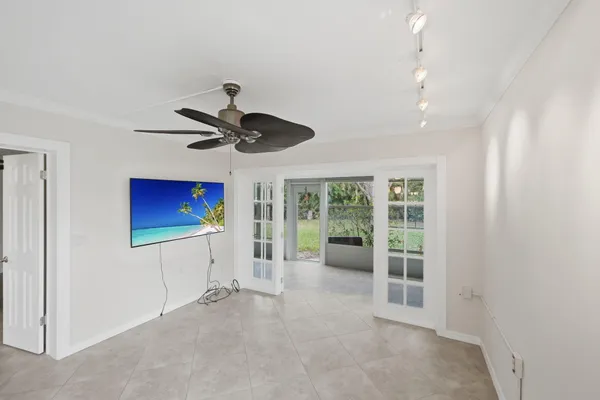 a very nice looking room with a ceiling fan
