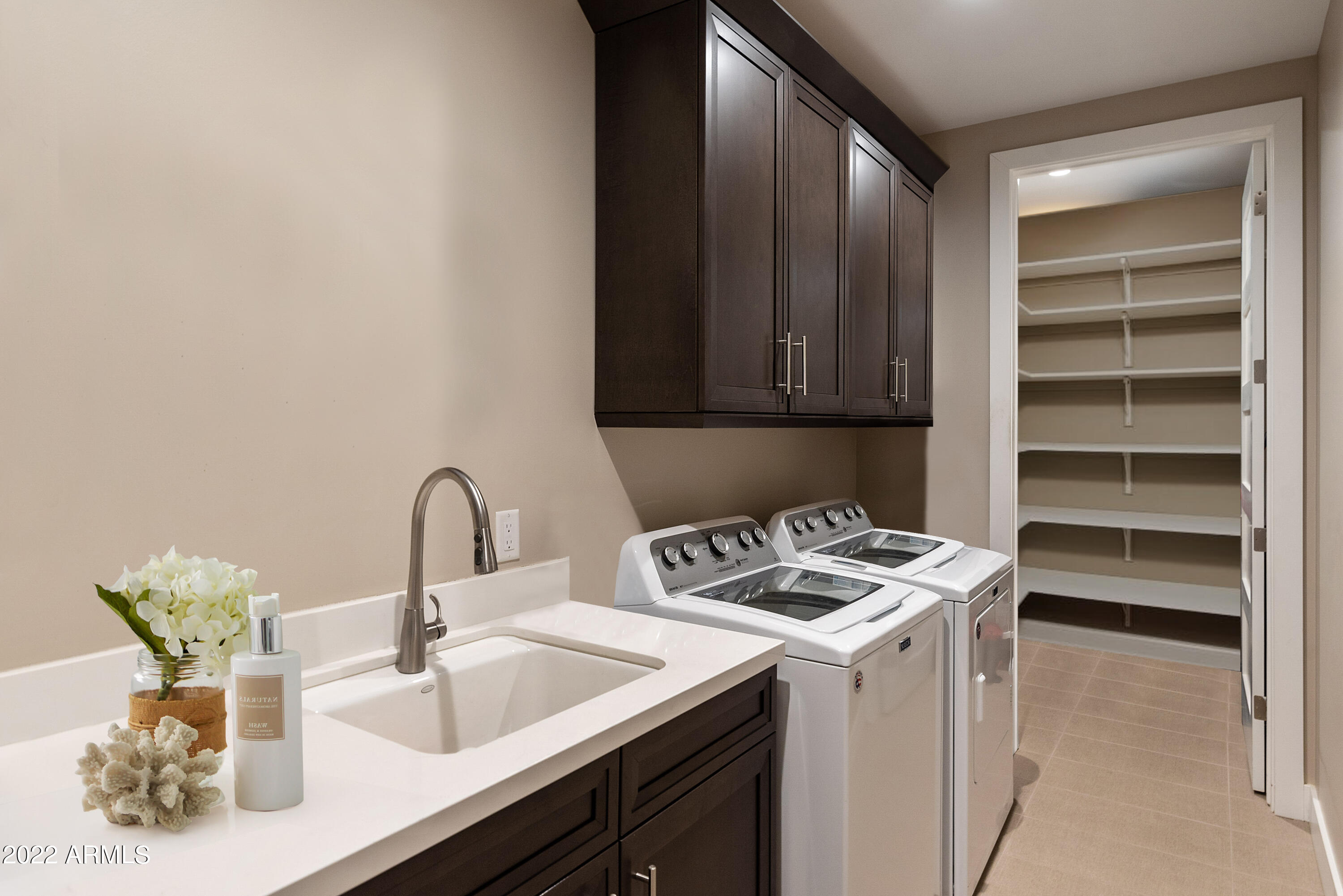 6166 North Scottsdale Road, Unit A1005 Paradise Valley, AZ 85253 - Photo 25 of 41 Laundry