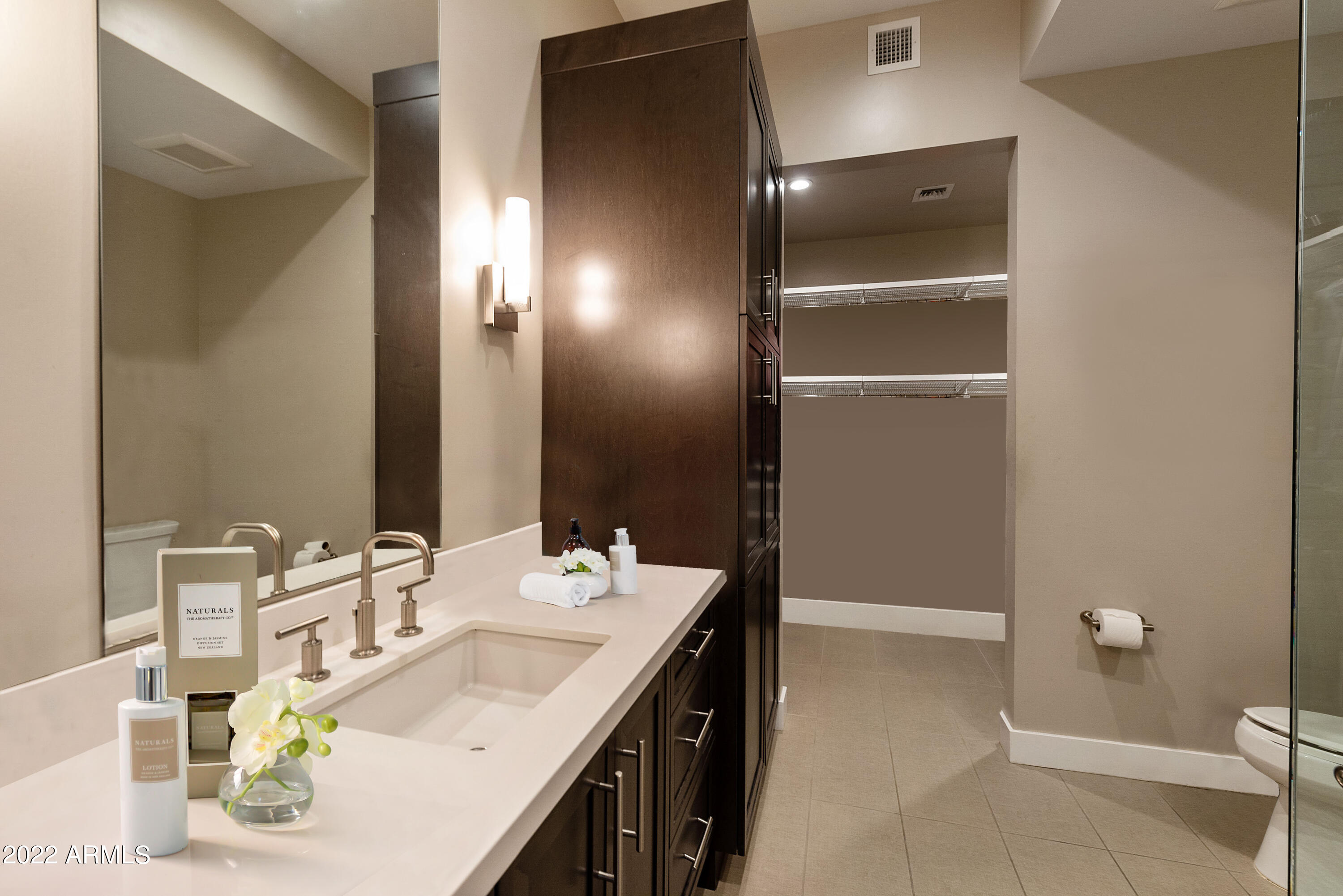 6166 North Scottsdale Road, Unit A1005 Paradise Valley, AZ 85253 - Photo 33 of 41 Bathroom B
