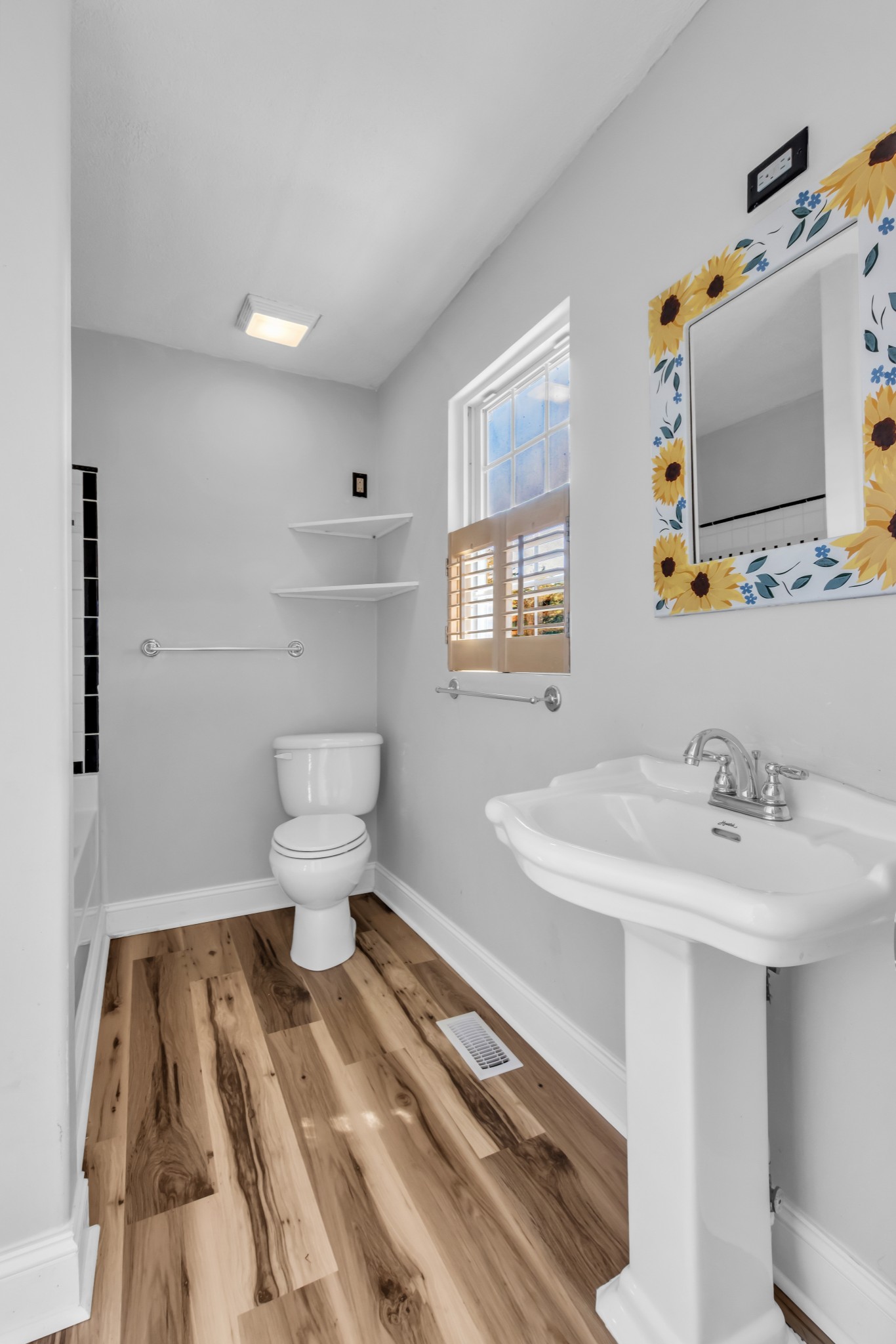 2190 Unionville Deason Road Bell Buckle, TN 37020 - Photo 21 of 34 a bathroom with a sink toilet and mirror