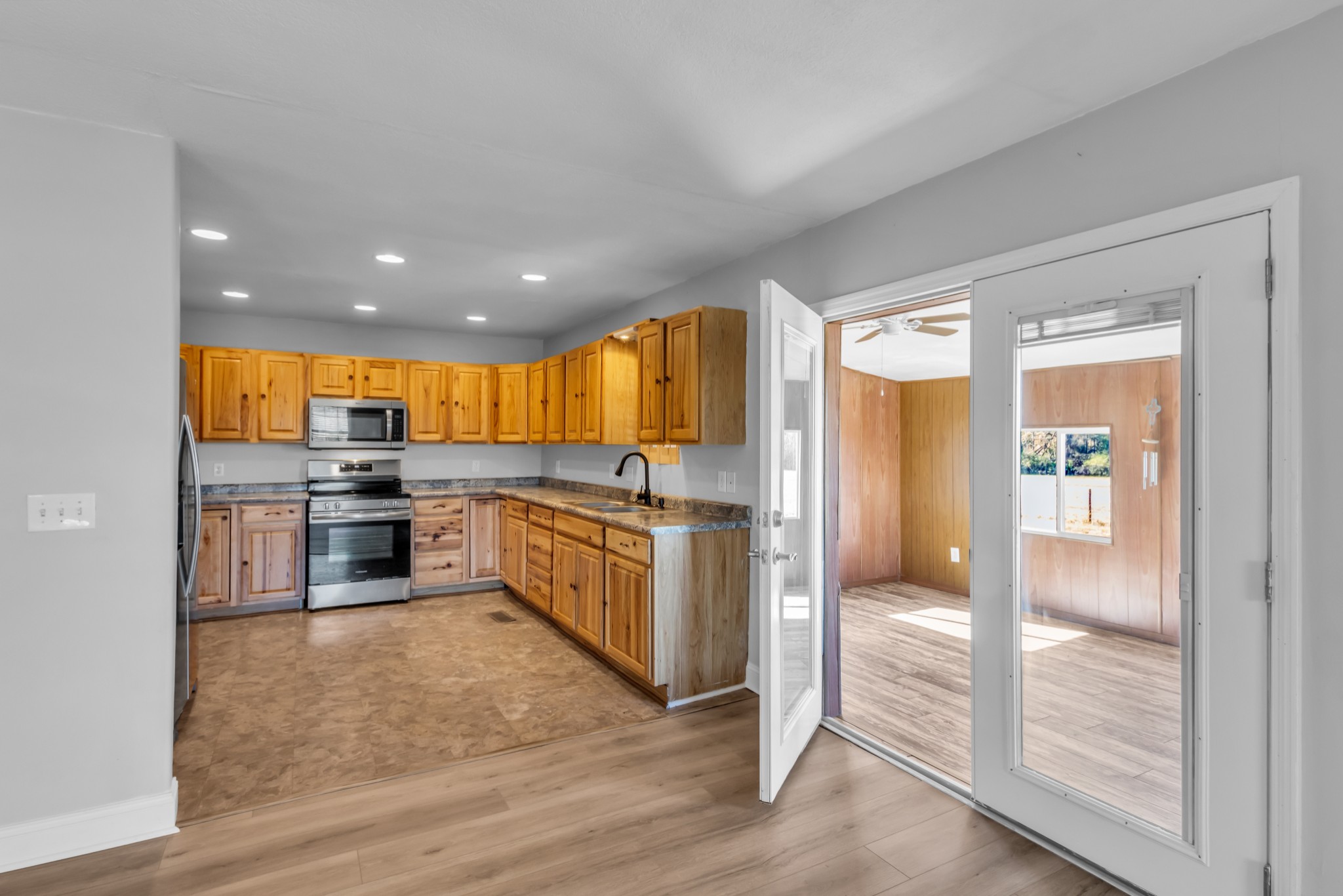 2190 Unionville Deason Road Bell Buckle, TN 37020 - Photo 10 of 34 a kitchen with stainless steel appliances granite countertop a refrigerator a sink and a stove