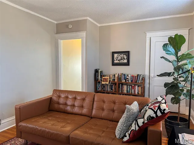 $354,900 | 1432 Woodland Drive, St. Louis, MO 63117