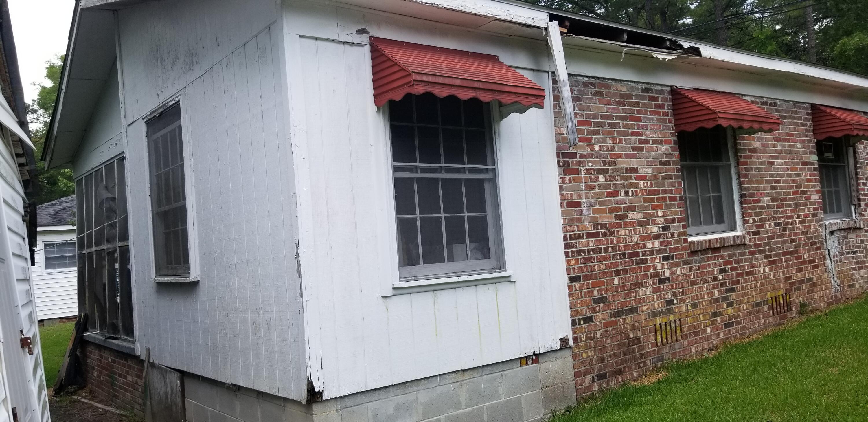 215 Colleton Loop Walterboro, SC 29488 - Photo 6 of 11 20260527_125709
