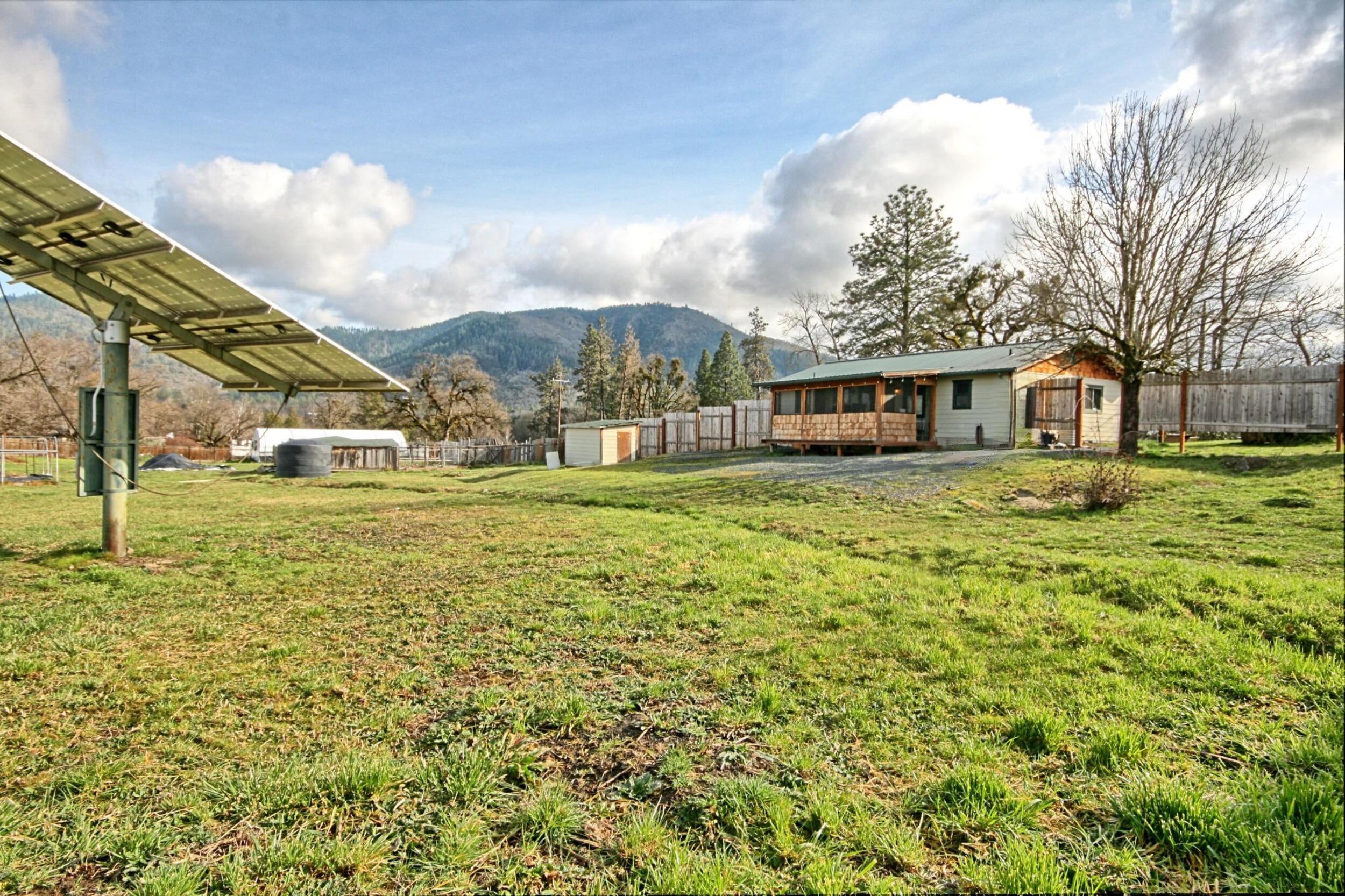17275 Water Gap Road Williams, OR 97544 - Photo 32 of 48 IMG_9418_19_20_easyHDR-interior2-fotor-2