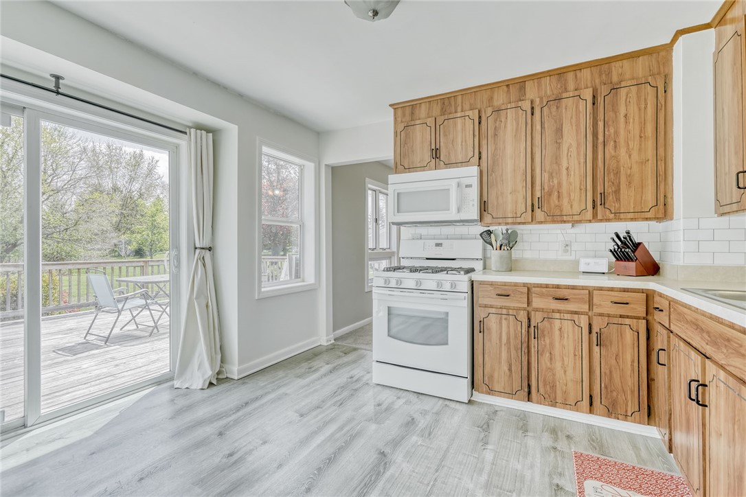 1293 Lake Road Webster, NY 14580 - Photo 12 of 40