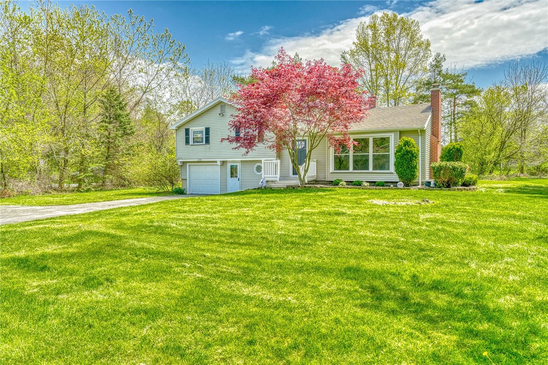 1293 Lake Road Webster, NY 14580 - Photo 2 of 40