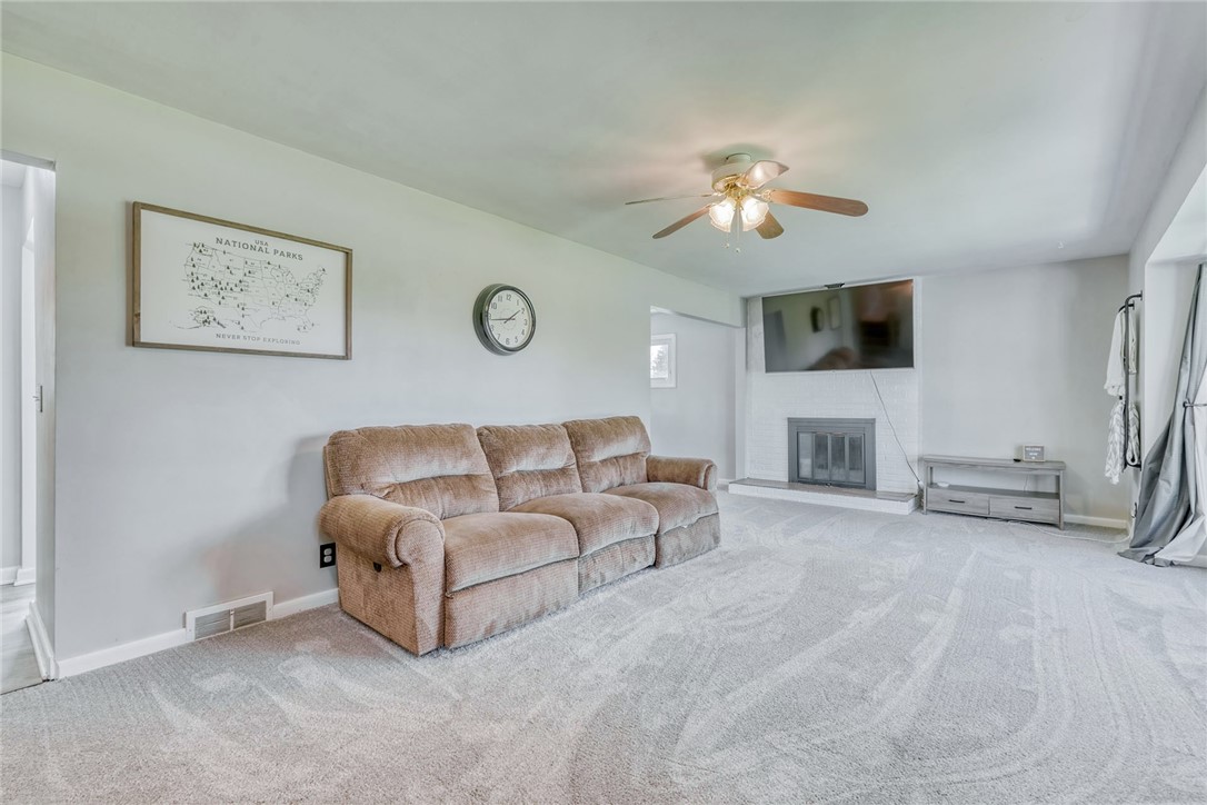 1293 Lake Road Webster, NY 14580 - Photo 3 of 40