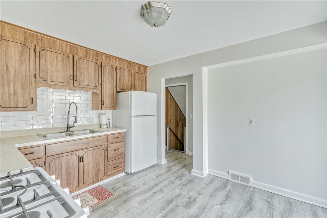 1293 Lake Road Webster, NY 14580 - Photo 9 of 40