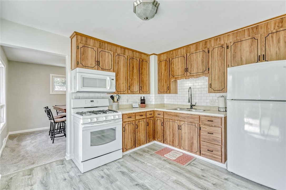 1293 Lake Road Webster, NY 14580 - Photo 10 of 40